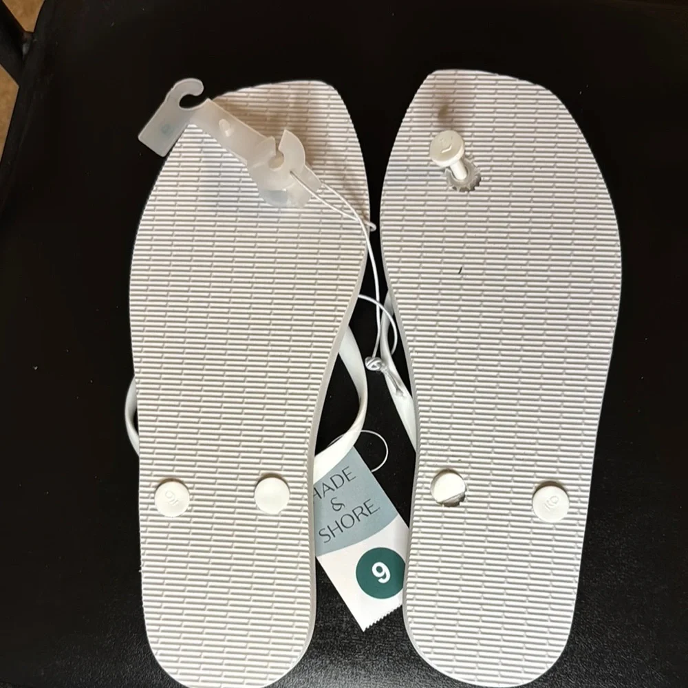 Shade & Shore Lemon Print Flip Flop Sandals - White and Yellow, NWT (CL)